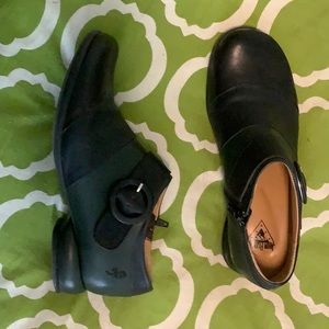 John Fluevog Fellowship Tina Size 8.5. Black and green. Excellent condition